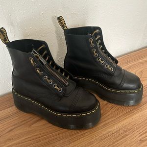 Dr. Martins Sinclair milled nappa leather platform boots (gently used)